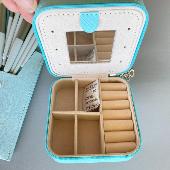 FAC Travel Jewelry Case & Makeup Brushes NEW - Picture 5 of 8